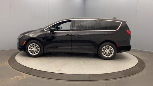 Diamond Black 2027 Chrysler Pacifica SELECT