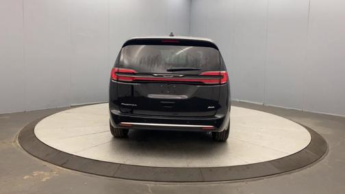 Diamond Black 2027 Chrysler Pacifica SELECT