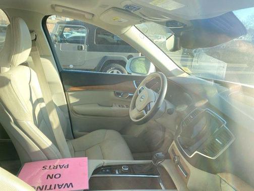 2021 Volvo XC90 T6 Momentum 6 Passenger