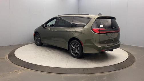 Olive Green Pearlcoat 2027 Chrysler Pacifica LIMITED