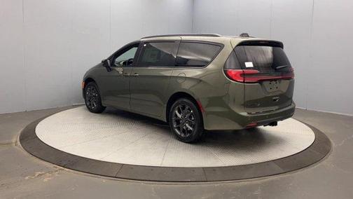 Olive Green Pearlcoat 2027 Chrysler Pacifica LIMITED
