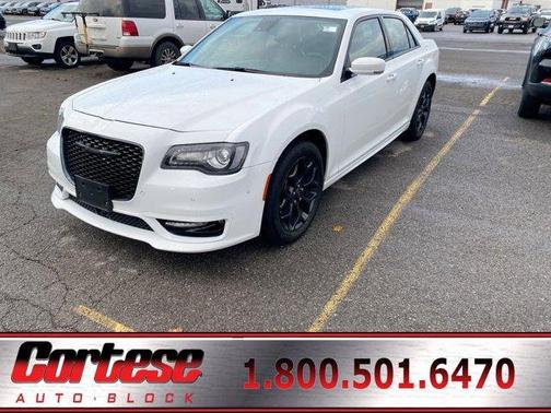 2023 Chrysler 300 Touring L