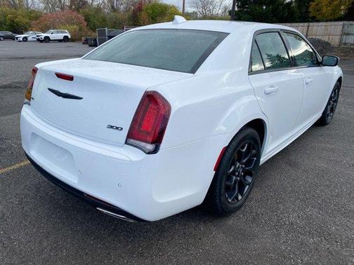 2023 Chrysler 300 Touring L
