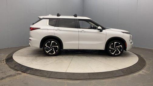 2024 Mitsubishi Outlander SEL Platinum Edition