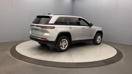 Silver Zynith 2025 Jeep Grand Cherokee Laredo