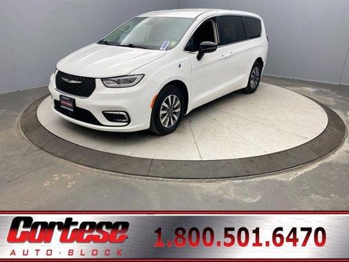 2024 Chrysler Pacifica Hybrid Select