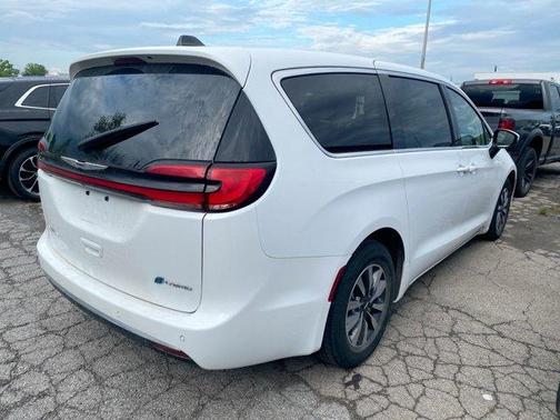 Bright White Clearcoat 2023 Chrysler Pacifica Hybrid Touring L