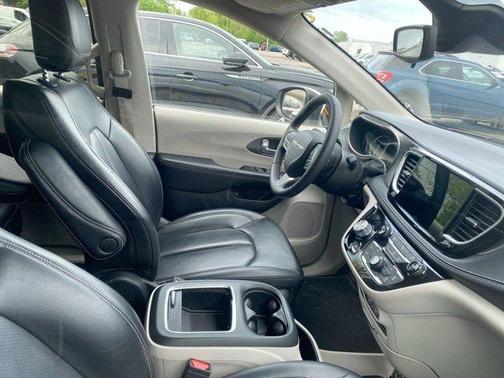 Bright White Clearcoat 2023 Chrysler Pacifica Hybrid Touring L
