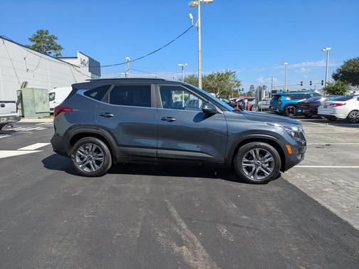 2023 Kia Seltos S