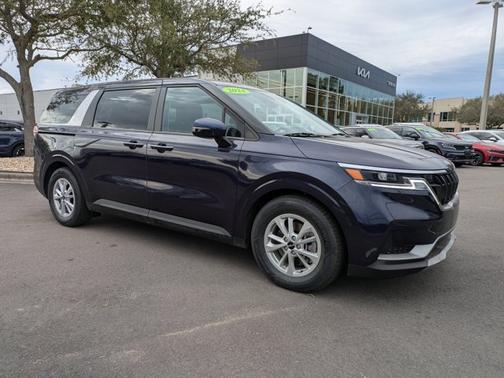 2024 Kia Carnival LX