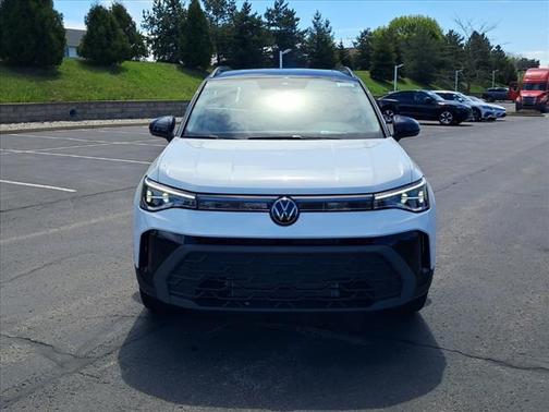 2025 Volkswagen Taos 1.5T SE Black