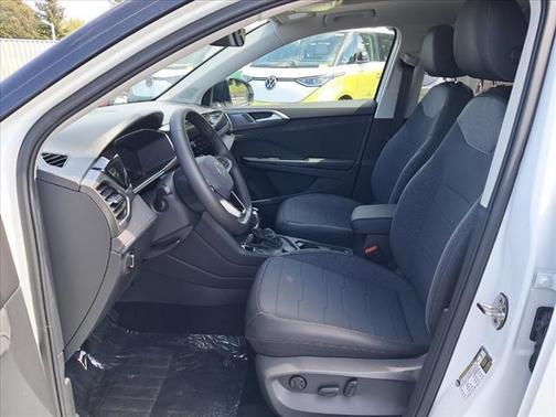 2025 Volkswagen Taos 1.5T SE Black