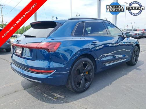 2022 Audi e-tron Premium Plus