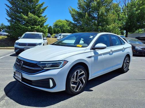 Opal White Pearl 2024 Volkswagen Jetta 1.5T SEL