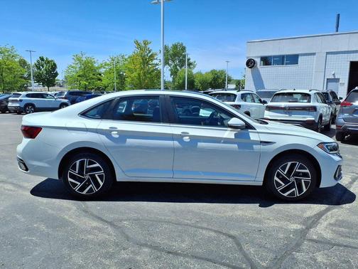 Opal White Pearl 2024 Volkswagen Jetta 1.5T SEL