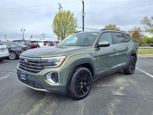 Avocado Green Pearl 2026 Volkswagen Atlas 2.0T SE w/Technology 4MOTION