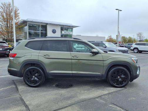Avocado Green Pearl 2026 Volkswagen Atlas 2.0T SE w/Technology 4MOTION