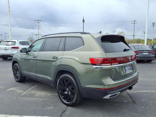 Avocado Green Pearl 2026 Volkswagen Atlas 2.0T SE w/Technology 4MOTION