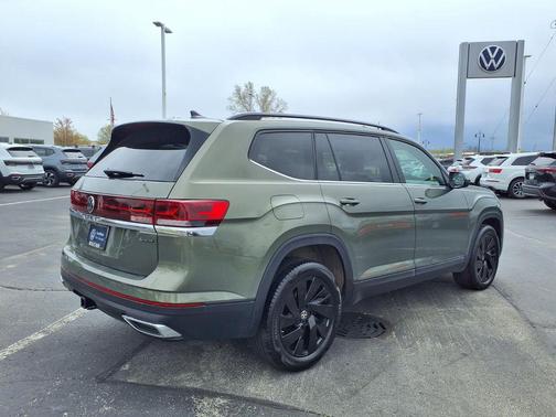 Avocado Green Pearl 2026 Volkswagen Atlas 2.0T SE w/Technology 4MOTION