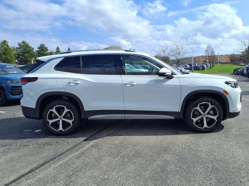 pure white 2026 Volkswagen Tiguan 2.0T SE 4MOTION