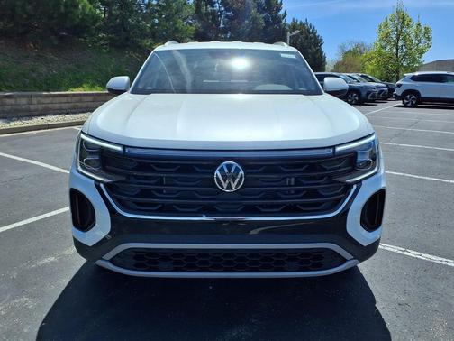 opal white pearl 2026 Volkswagen Atlas Cross Sport 2.0T SE
