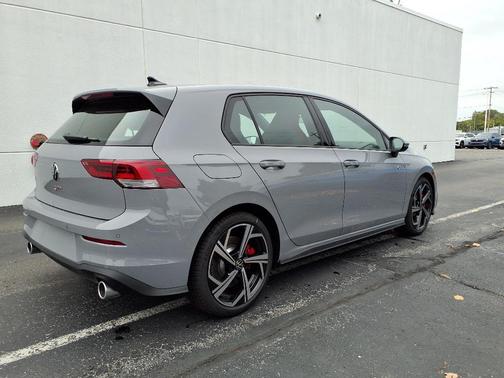 2025 Volkswagen Golf GTI 2.0T SE DSG