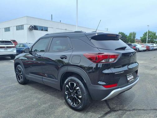 Mosaic Black Metallic 2022 Chevrolet Trailblazer LT