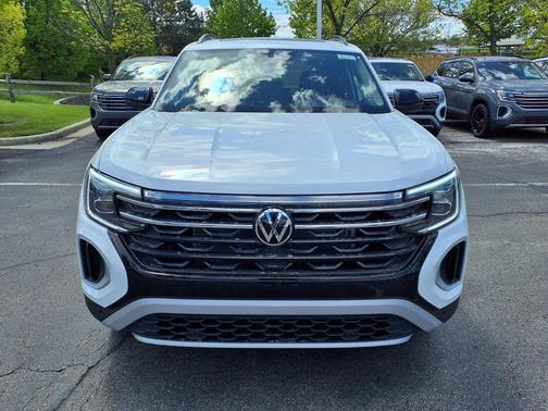 Opal White Pearl 2026 Volkswagen Atlas Peak Edition