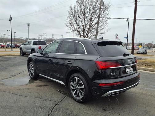 2023 Audi Q5 45 S line Premium