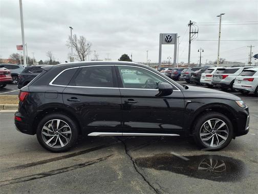 2023 Audi Q5 45 S line Premium