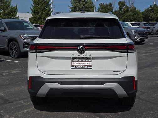2025 Volkswagen Tiguan 2.0T SE 4MOTION