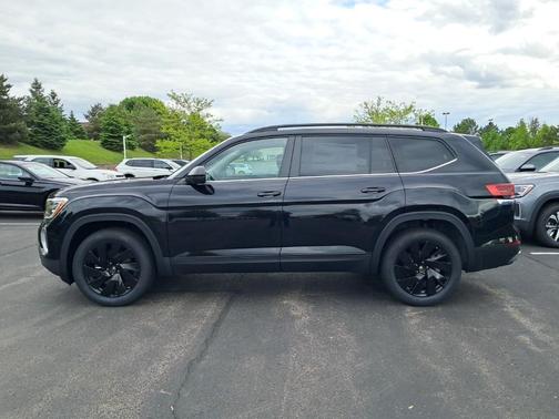 2025 Volkswagen Atlas 2.0T SE w/Technology 4MOTION
