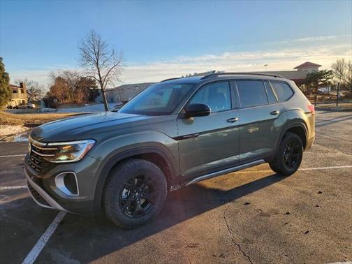 2025 Volkswagen Atlas 2.0T Peak Edition