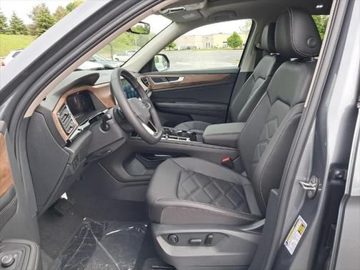 2025 Volkswagen Atlas 2.0T SE w/Technology 4MOTION