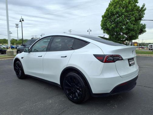 Pearl White Multi-Coat 2023 Tesla Model Y Long Range Dual Motor All-Wheel Drive