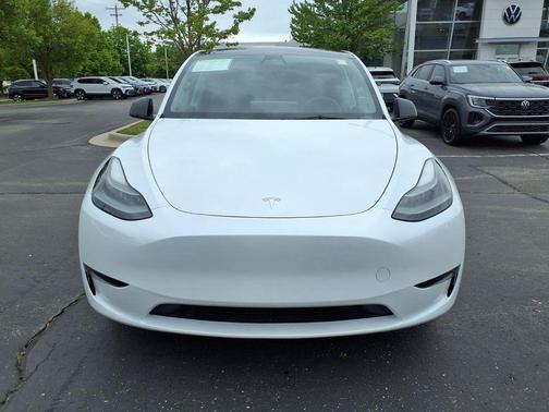 Pearl White Multi-Coat 2023 Tesla Model Y Long Range Dual Motor All-Wheel Drive