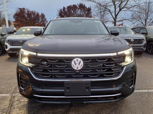 Deep Black 2026 Volkswagen Atlas 2.0T SEL Premium R-Line 4MOTION
