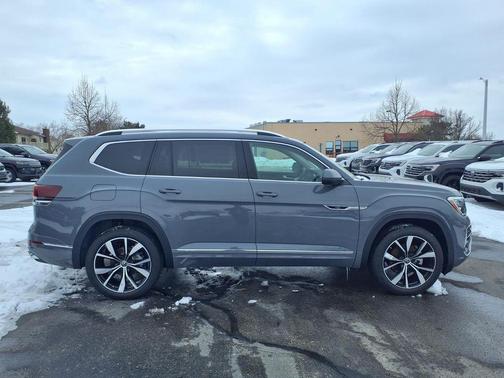 pure gray 2026 Volkswagen Atlas 2.0T SEL Premium R-Line 4MOTION