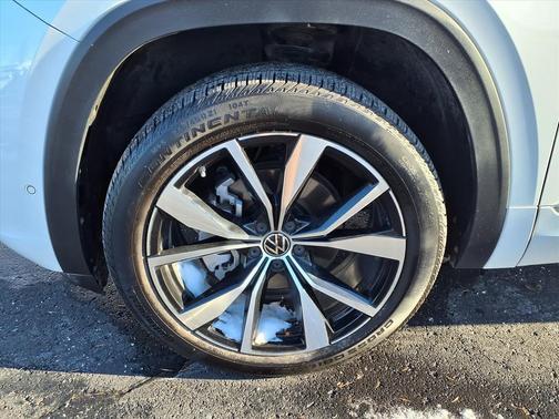 2025 Volkswagen Atlas Cross Sport 2.0T SEL Premium