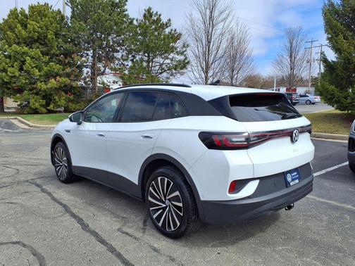 pure white 2025 Volkswagen ID.4 AWD Pro