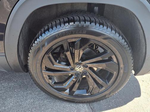 2023 Volkswagen Atlas 3.6L SE w/Technology