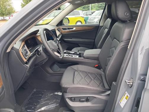 2025 Volkswagen Atlas 2.0T SE w/Technology 4MOTION