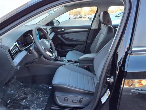 Deep Black Pearl 2026 Volkswagen Jetta 1.4T SE