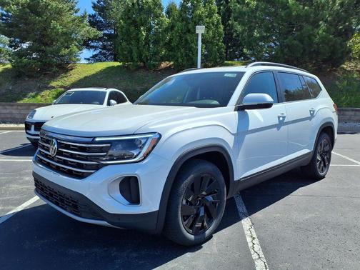 Opal White Pearl 2026 Volkswagen Atlas 2.0T SE w/Technology 4MOTION