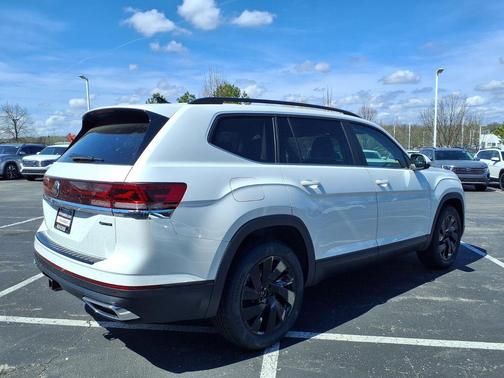 Opal White Pearl 2026 Volkswagen Atlas 2.0T SE w/Technology 4MOTION