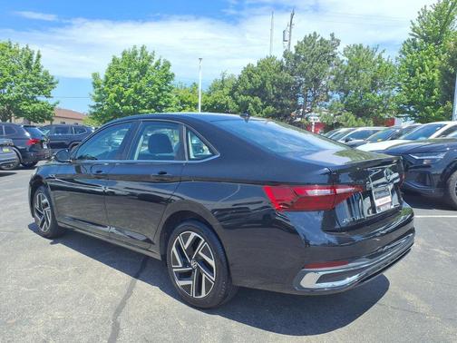 Deep Black Pearl 2022 Volkswagen Jetta 1.5T SEL
