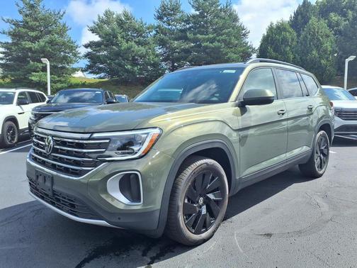 Avocado Green Pearl 2026 Volkswagen Atlas 2.0T SE w/Technology 4MOTION