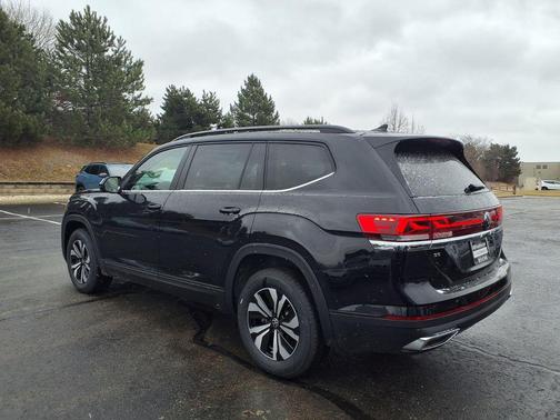 Deep Black Pearl 2026 Volkswagen Atlas 2.0T SE