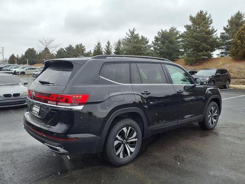 Deep Black Pearl 2026 Volkswagen Atlas 2.0T SE