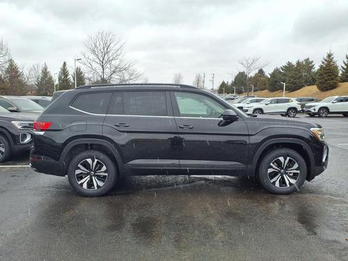 Deep Black Pearl 2026 Volkswagen Atlas 2.0T SE